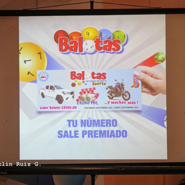 Foto de Lanzamiento de Balotas de Lotería Nacional