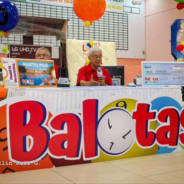 Foto de Lanzamiento de Balotas de Lotería Nacional