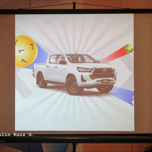 Foto de Lanzamiento de Balotas de Lotería Nacional