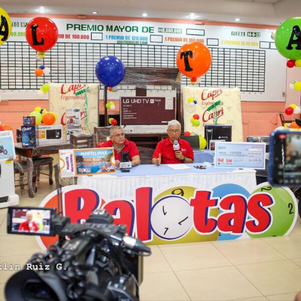 Foto de Lanzamiento de Balotas de Lotería Nacional