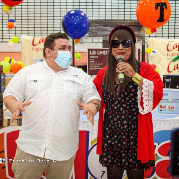 Foto de Lanzamiento de Balotas de Lotería Nacional