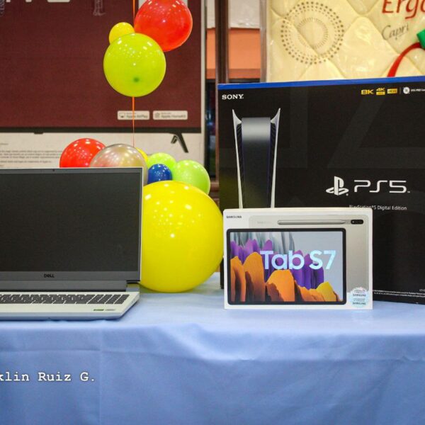 Foto de Lanzamiento de Balotas de Lotería Nacional