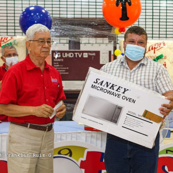 Foto de Lanzamiento de Balotas de Lotería Nacional