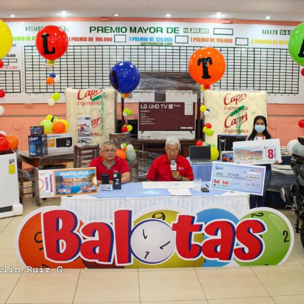 Foto de Lanzamiento de Balotas de Lotería Nacional