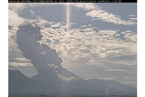 INETER da detalles sobre explosión de gases en el volcán San Cristóbal 