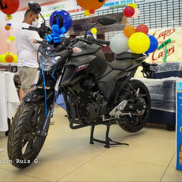 Foto de Lanzamiento de Balotas de Lotería Nacional