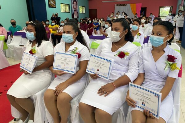 Nuevos auxiliares de  enfermería a la disposición de los nicaragüenses