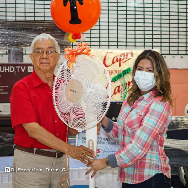 Foto de Lanzamiento de Balotas de Lotería Nacional