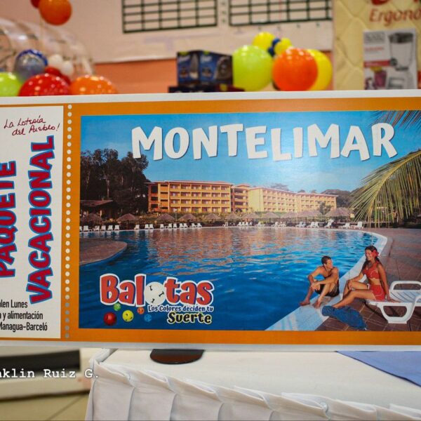 Foto de Lanzamiento de Balotas de Lotería Nacional