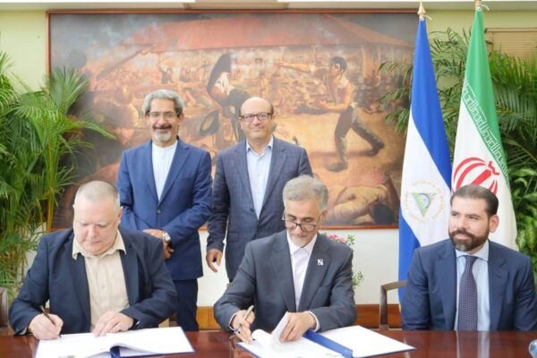 Nicaragua firma acuerdo con Grupo Farmacéutico Iraní