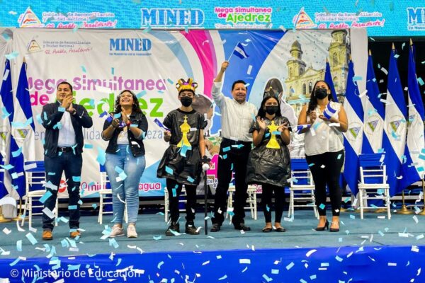 Estudiantes nicaragüenses protagonizan la mega simultanea de ajedrez