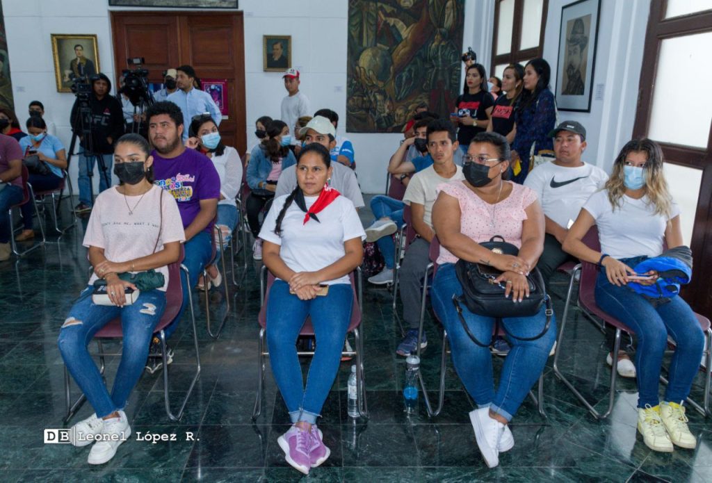 Con un conversatorio comunicacional denominado la Juventud Sandinista 19 de Julio de Managua,  conmemoró el natalicio de Carlos Fonseca Amador y su patrimonio heroico