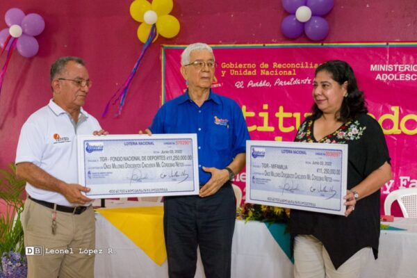 Fortalecen programas sociales y deportivos con donación de utilidades