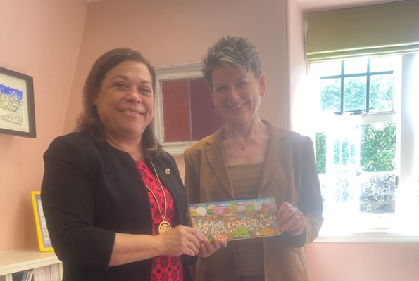 Nicaragua explora intercambio con Instituto de la Abadía