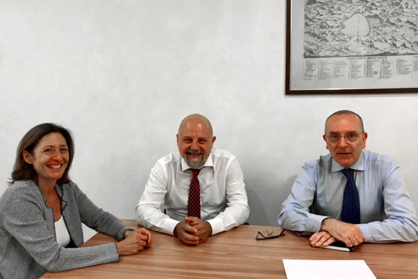 Embajadora nicaragüense intercambia experiencias con senadores de Italia