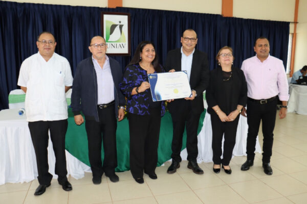 UNIAV cumple con estándares de calidad institucional  y recibe acreditación