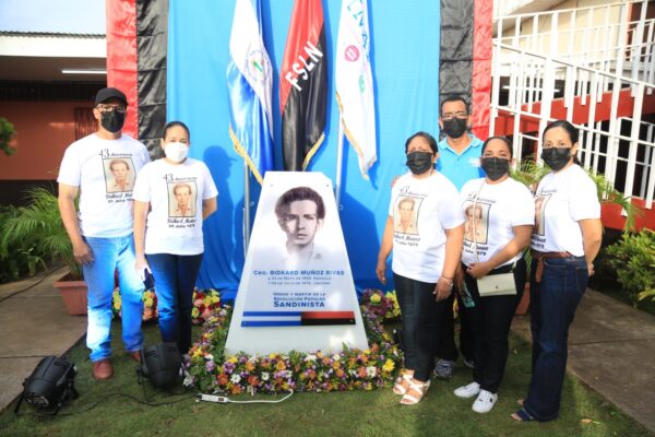 Inauguran monumento al Héroe y Mártir Bidkar Muñoz en Granada