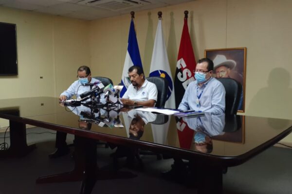 Nicaragüenses no se ven afectados ante inflación global de precios del combustible y sus derivados