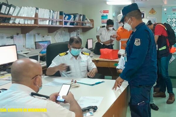 Ejército brinda protección a embarcaciones y flota pesquera industrial