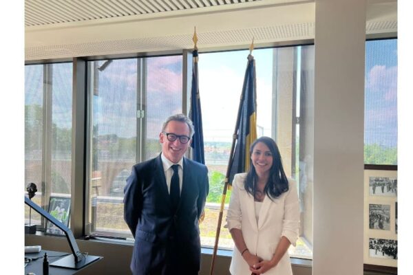 Embajadora nicaragüense se reúne con alcalde de la Comuna de UCCLE