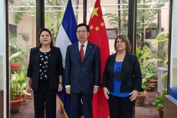 Instituciones gubernamentales son visitadas por embajador de China