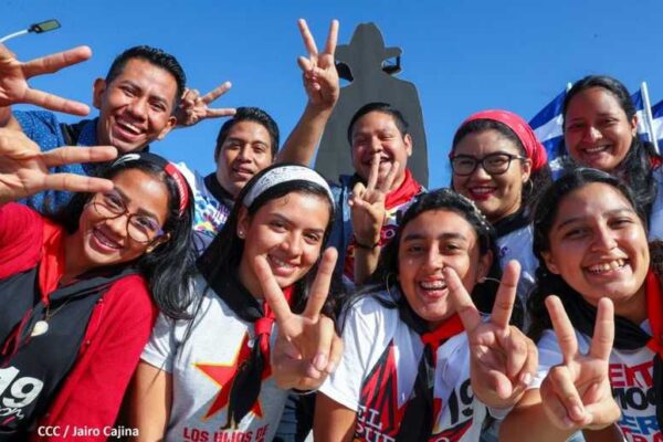 Hay eterna Juventud, Hay Revolución