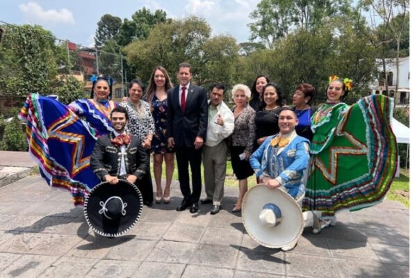 Celebran  el 43/19 en México