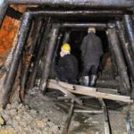 Mueren diez mineros tras derrumbarse montaña en el norte de China