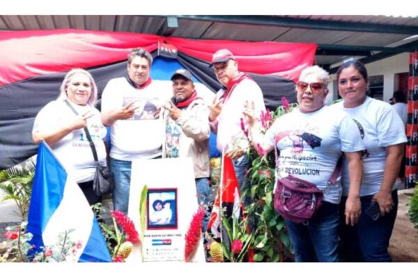 Develan monumentos de Héroes de la Revolución Popular Sandinista