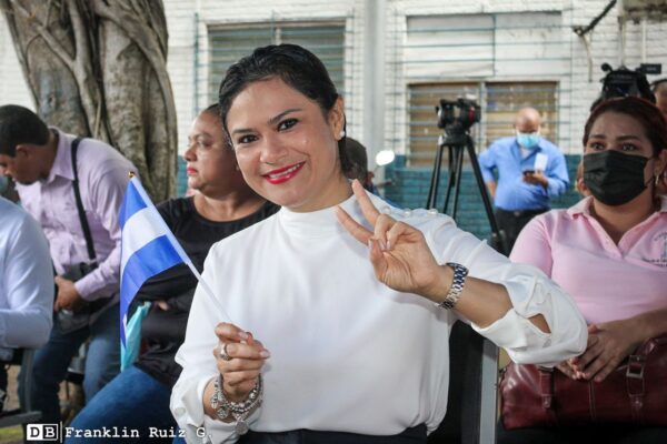 Nicaragüenses celebran Día de la Bandera Nacional