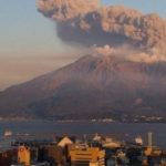 Volcán entra en erupción en la isla japonesa occidental de Kyushu
