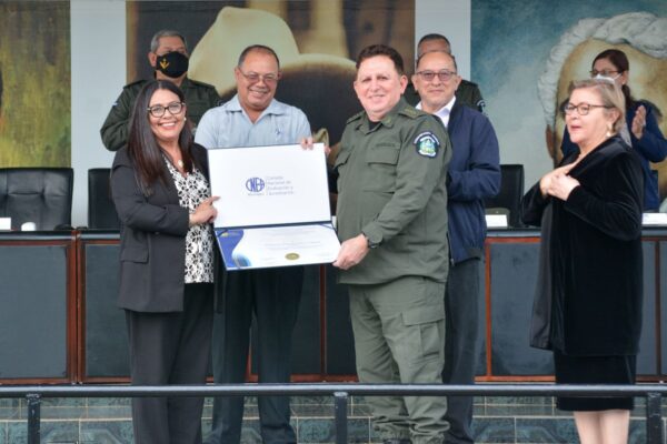 Certifican y acreditan a la Universidad de Defensa de Nicaragua