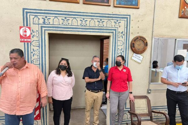 Viceministro del trabajo visita Empresa Drew State Tobacco