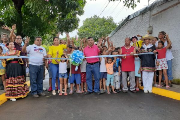 Calles nuevas benefician a más de 6 mil pobladores del barrio Domitila Lugo