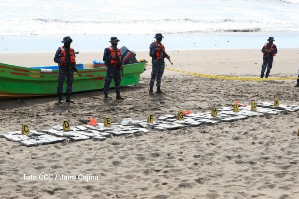 Fuerza Naval intercepta lancha con cocaína