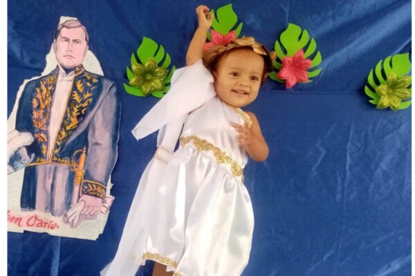 Niñez nicaragüense celebra 134 aniversario de Azul