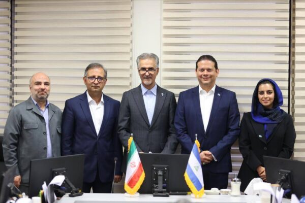 Empresa nicaraguense firma convenio con grupo farmacéutico de Irán