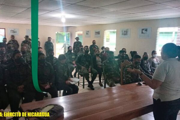 Efectivos militares reciben capacitación sobre derechos humanos