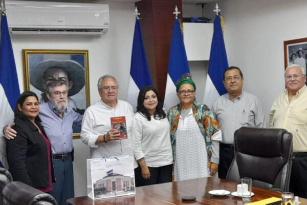 Diputados nicaragüenses se reúnen con embajador de México