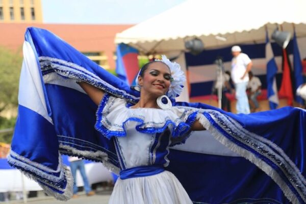 Gustavo Espinoza: Nicaragüense, por gracia de Dios