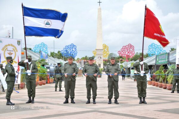 Medios y equipos militares están en exhibición para los nicaragüenses