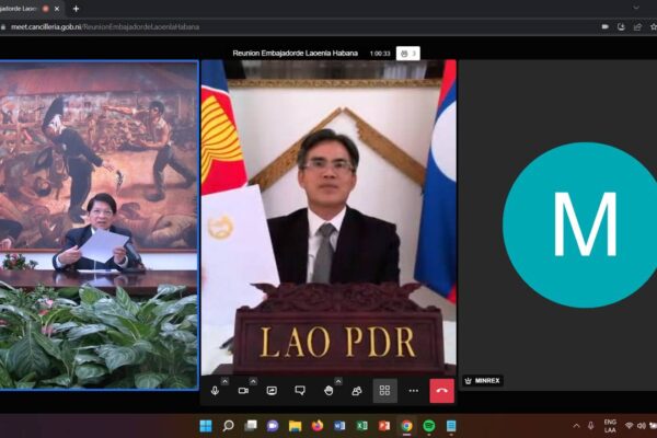 Nicaragua recibe Copias de Estilo de embajador de Laos