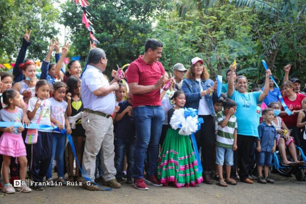 Inauguran 7 calles nuevas de asfalto en Las Jaguitas