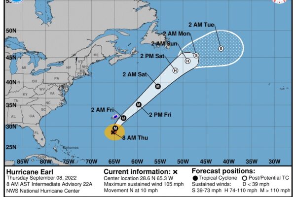 Earl se convierte en huracán categoría 3 en el norte del Atlántico