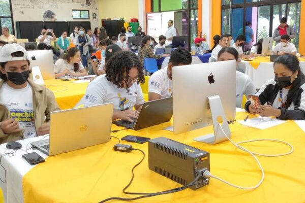 1 mil 300 jóvenes nicaragüenses protagonizan Rally Latinoamericano de Innovación