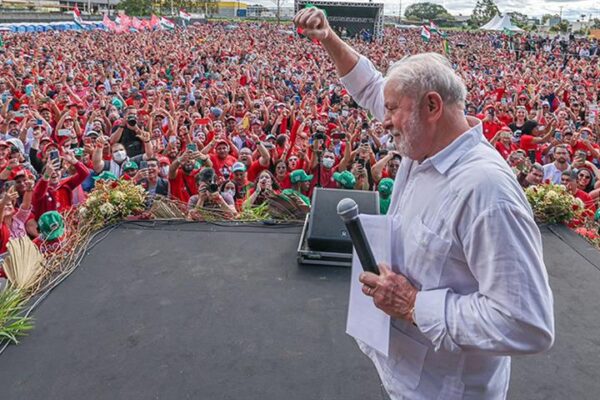 Lula reafirma compromiso con reconstrucción de Brasil