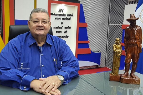 Moisés Absalón Pastora: Amemos la patria