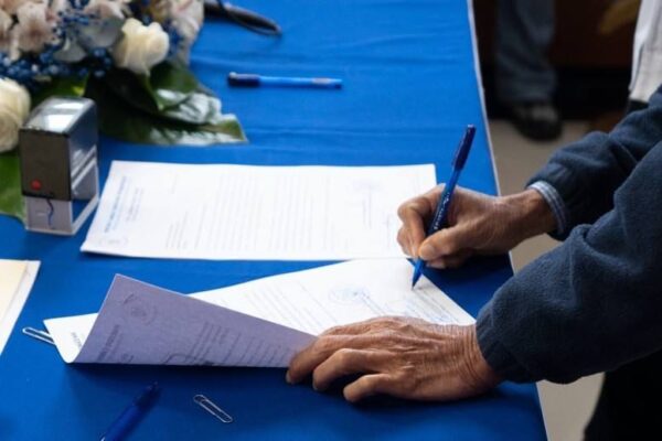 Partidos y alianzas políticas de Nicaragua reciben padrón y cartografía electoral definitiva