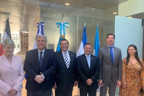 Celebran independencia de Centroamérica en Uruguay