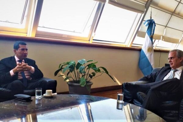 Embajador nicaragüense se reúne con vicecanciller de Argentina